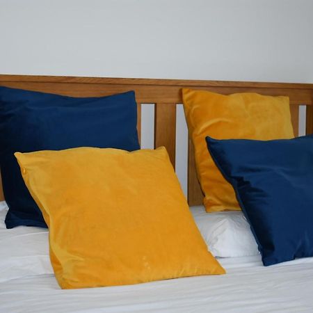 Classy Campbell Park Apartment, Balcony & Free Parking Милтън Кейнс Екстериор снимка