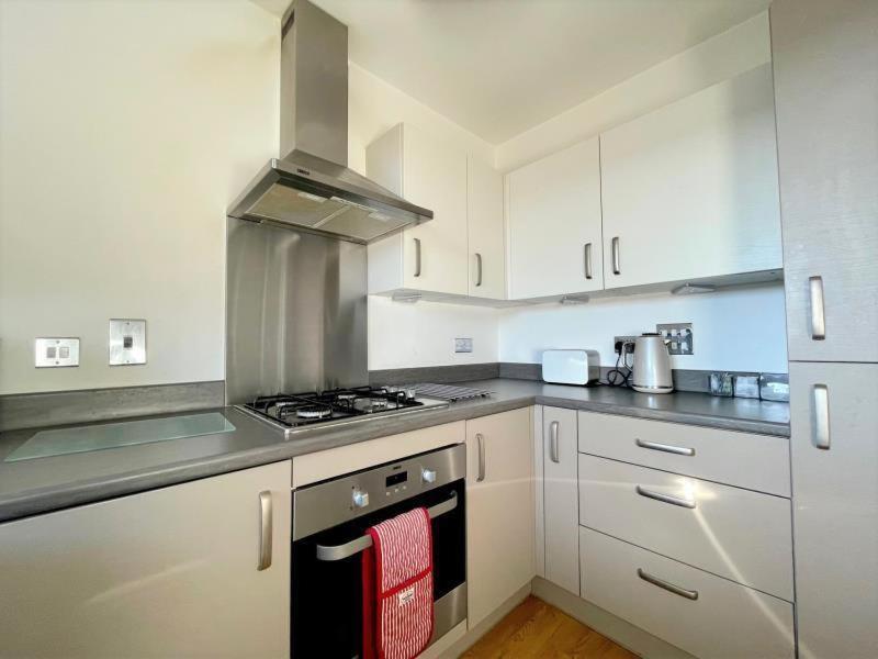 Classy Campbell Park Apartment, Balcony & Free Parking Милтън Кейнс Екстериор снимка
