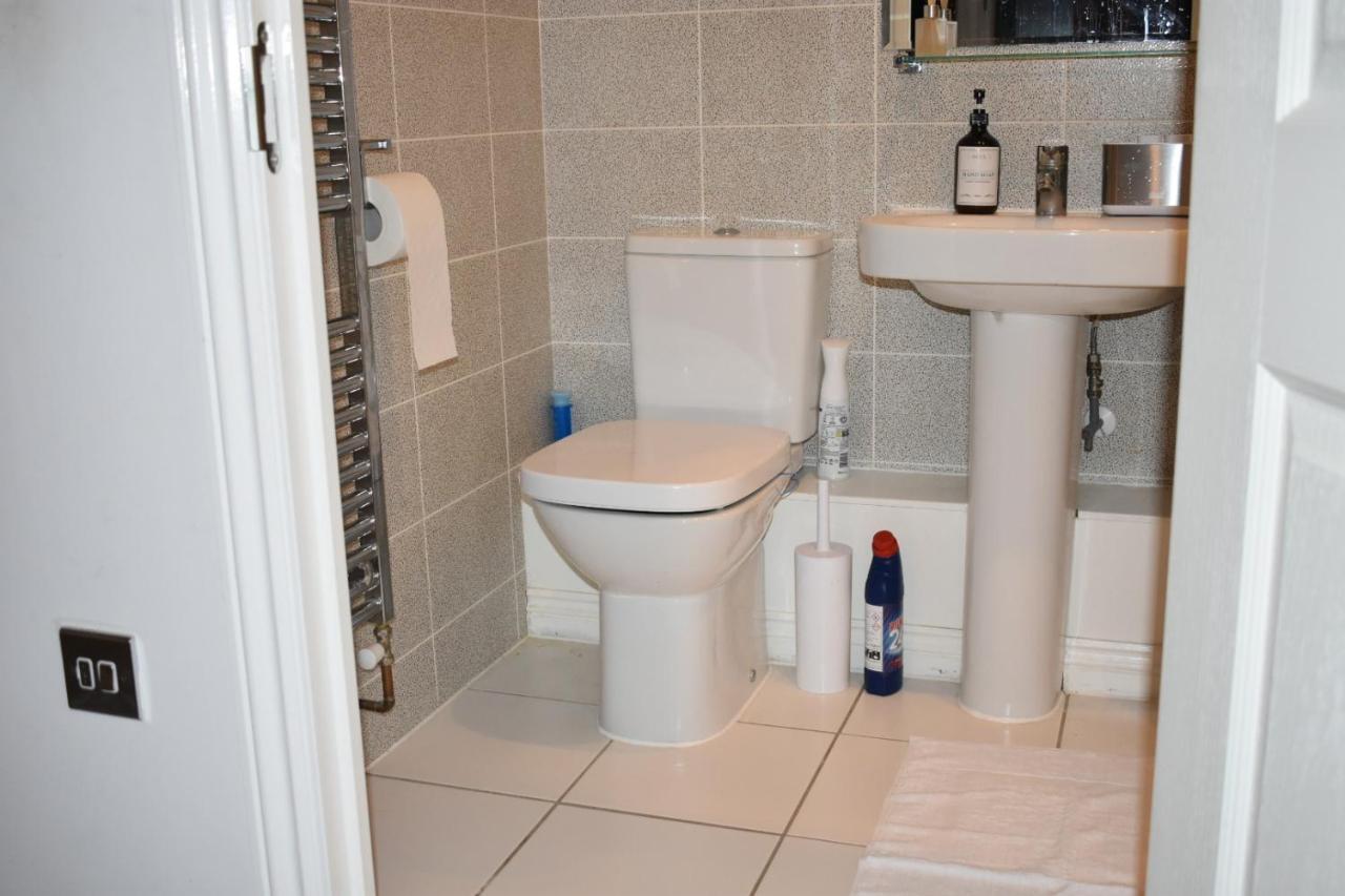 Classy Campbell Park Apartment, Balcony & Free Parking Милтън Кейнс Екстериор снимка