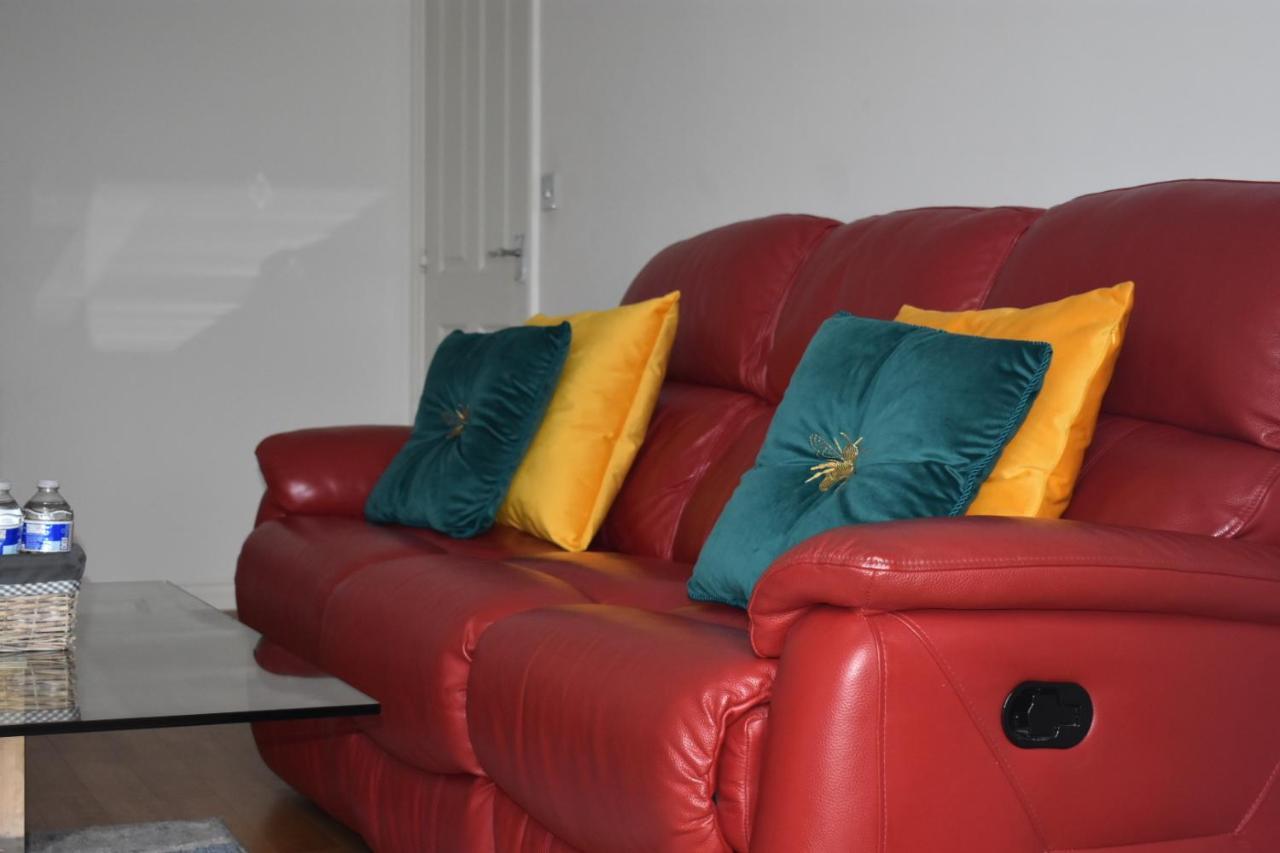 Classy Campbell Park Apartment, Balcony & Free Parking Милтън Кейнс Екстериор снимка