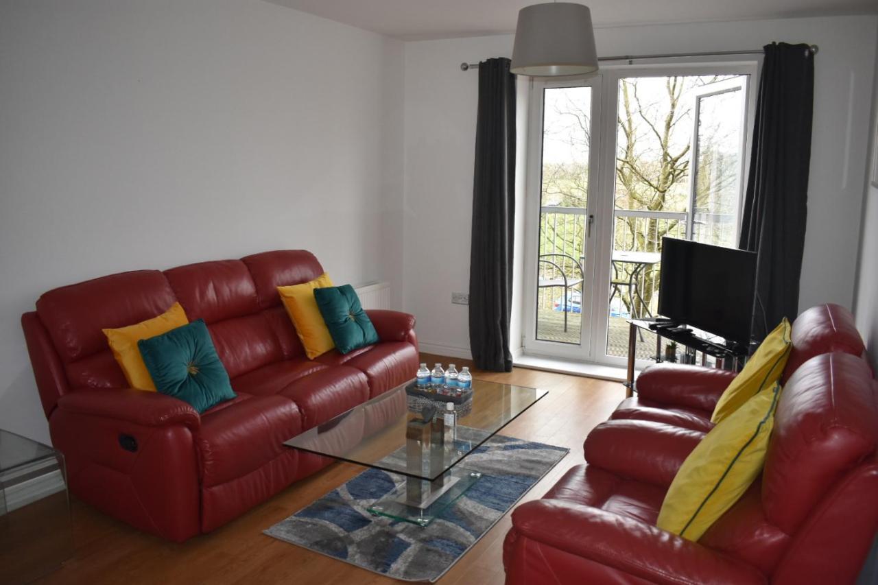 Classy Campbell Park Apartment, Balcony & Free Parking Милтън Кейнс Екстериор снимка