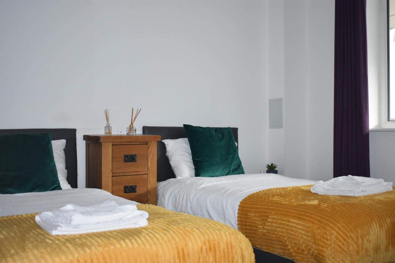 Classy Campbell Park Apartment, Balcony & Free Parking Милтън Кейнс Екстериор снимка